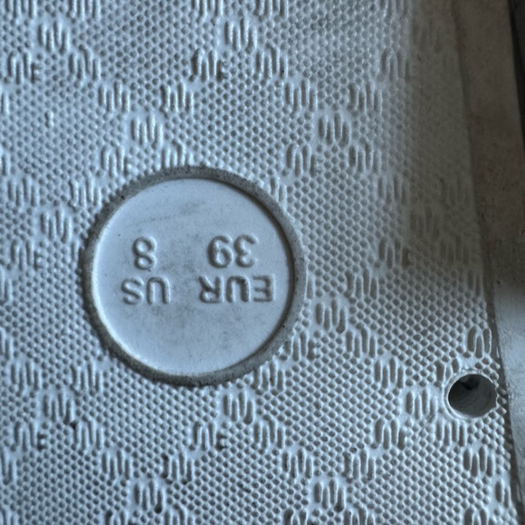 Steve Madden white quilted design sandals, slides - Picture 4 of 4